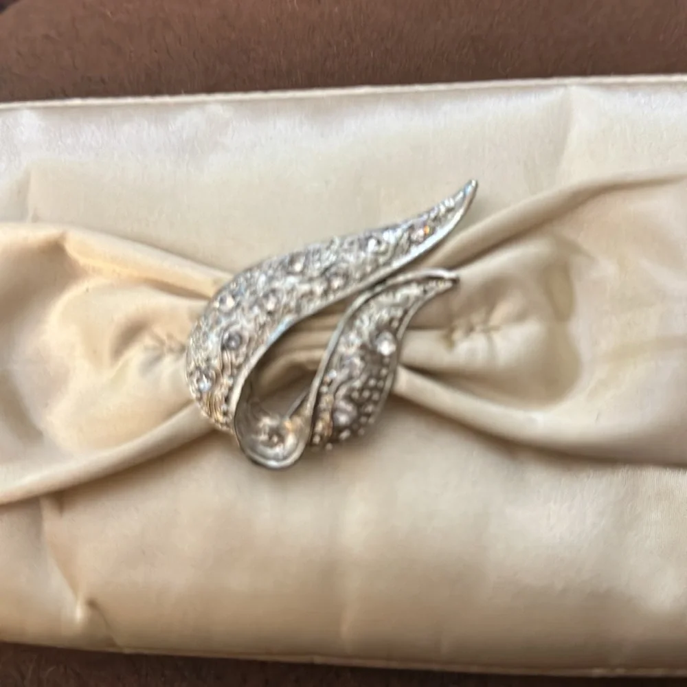 Spiegel vintage Satin clutch with rhinestone pin NWOT - Picture 2 of 6